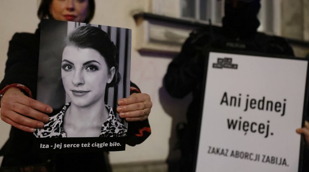 Zdjęcie z jednego z protestów przeciwko zaostrzeniu ustawy aborcyjnej / 	Leszek Szymański    /PAP
