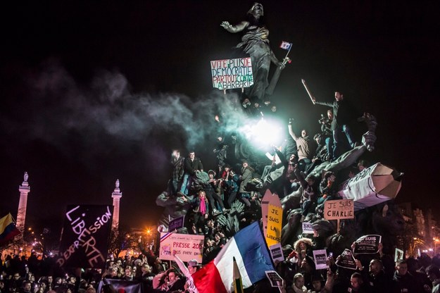 Zdjęcie z manifestacji w Paryżu po zamachach na redakcję "Charlie Hebdo" /Corentin Fohlen /PAP/EPA