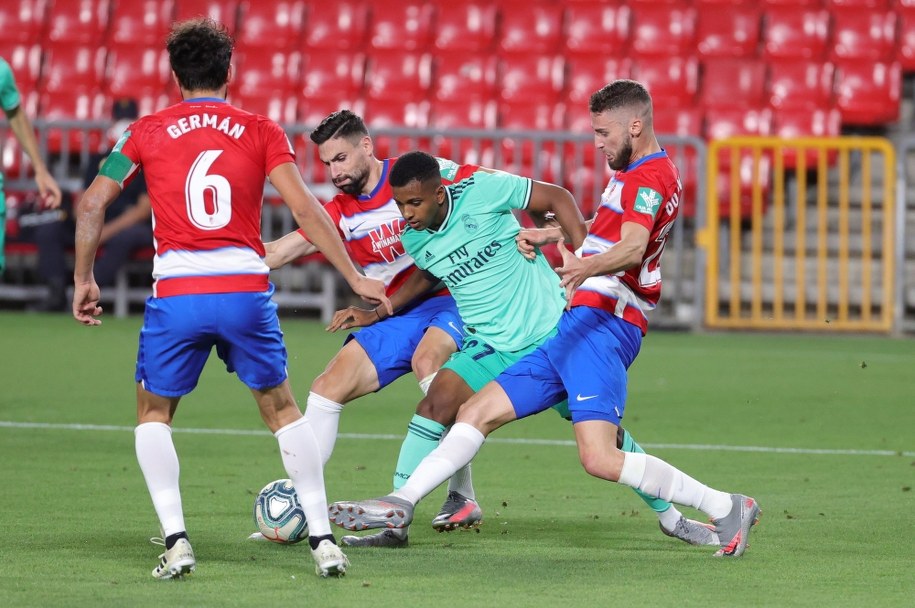 Zdjęcie z meczu Granada CF  Real Madryt. W tle puste trybuny /JUANJO MARTIN /PAP/EPA