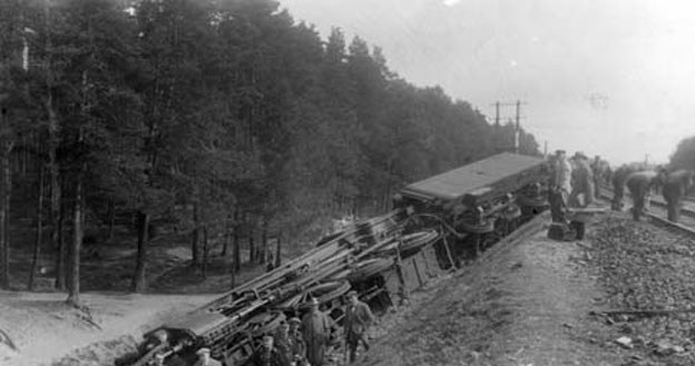 Zdjęcie z miejsca katastrofy pod Starogardem Gdańskim (fot. Zbiory Archiwum Państwowego w Bydgoszczy) /INTERIA.PL