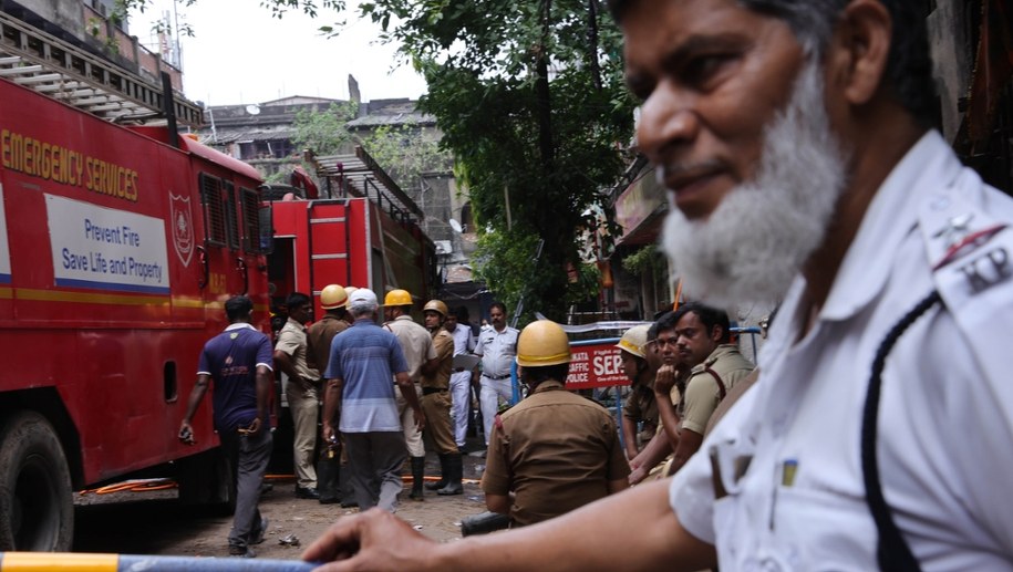 Zdjęcie z miejsca pożaru hotelu w Kalkucie /PIYAL ADHIKARY    /PAP/EPA