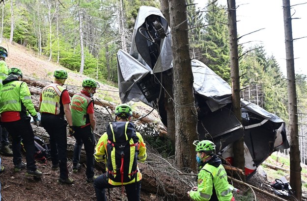 Zdjęcie z miejsca tragedii /ALESSANDRO DI MARCO  /PAP/EPA