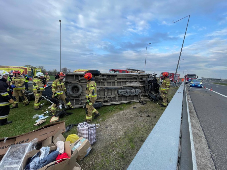 Zdjęcie z miejsca wypadku na A4 /KP PSP ŁAŃCUT/str. Kacper Ulhurski /Państwowa Straż Pożarna