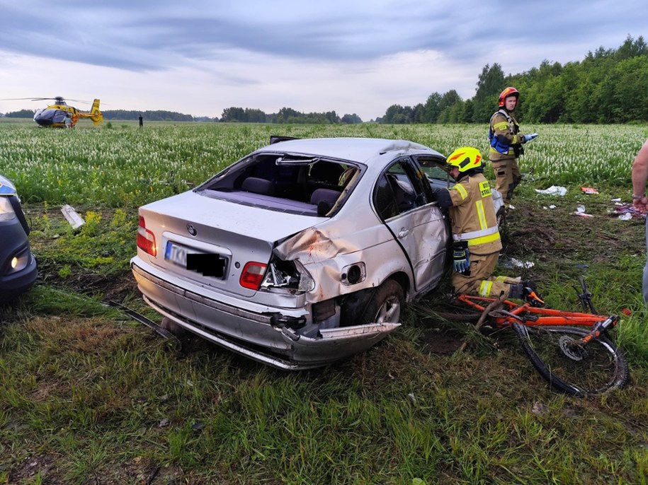 Zdjęcie z miejsca wypadku w Sierosławicach /foto: Komenda Powiatowa Państwowej Straży Pożarnej w Końskich /