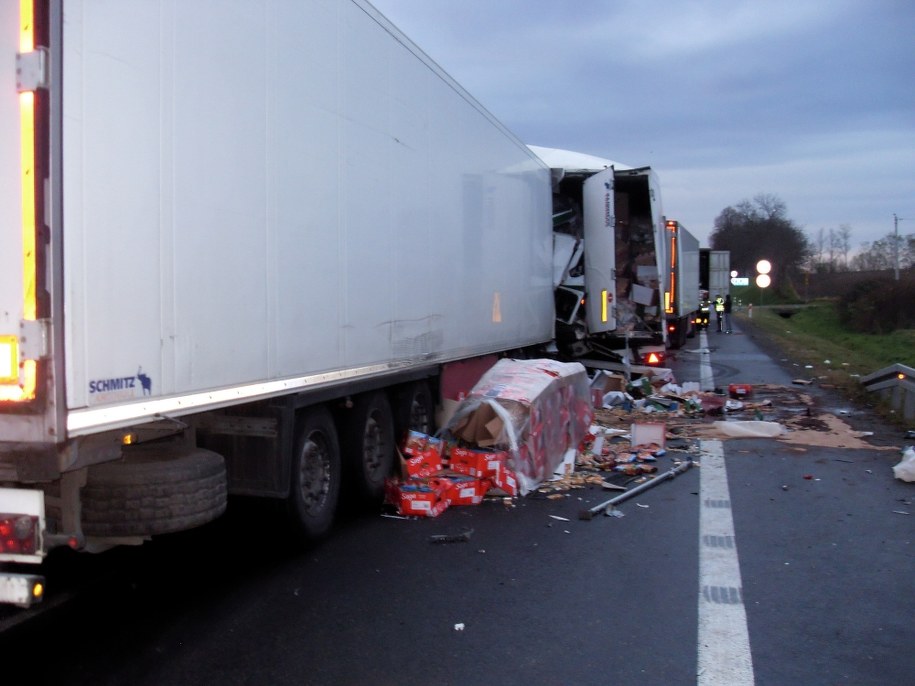 Zdjęcie z miejsca wypadku /PSP Busko-Zdrój /PAP