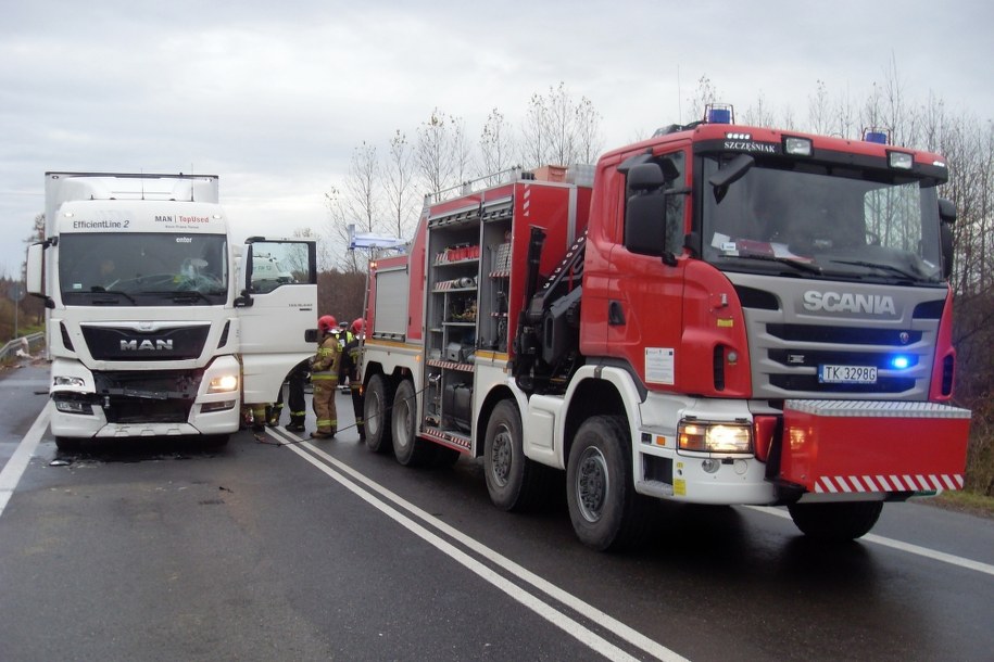 Zdjęcie z miejsca wypadku /PSP Busko-Zdrój /PAP