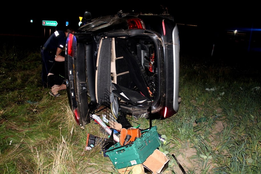 Zdjęcie z miejsca wypadku /KMP w Piotrkowie Trybunalskim /Policja