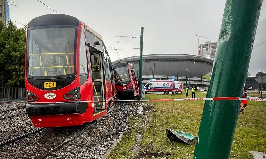 Zdjęcie z miejsca wypadku /KM PSP Katowice /Państwowa Straż Pożarna