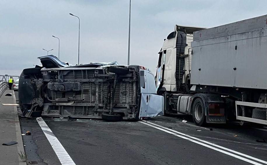 Zdjęcie z miejsca wypadku /KMP Rzeszów /Policja