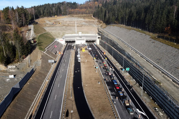 Zdjęcie z otwarcia nowego tunelu zakopianki. /Grzegorz Momot /PAP