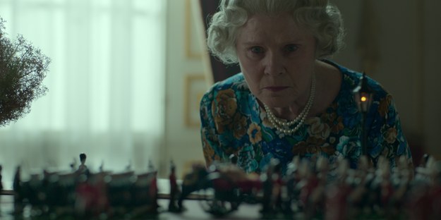 Zdjęcie z planu drugiej części szóstego sezonu "The Crown" /Netflix /Materiały prasowe