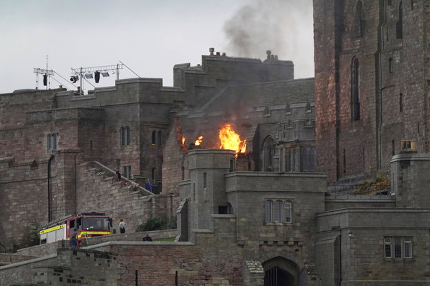 Zdjęcie z planu nowego filmu o Indianie Jonesie na zamku Bamburgh /Owen Humphreys /PAP/PA