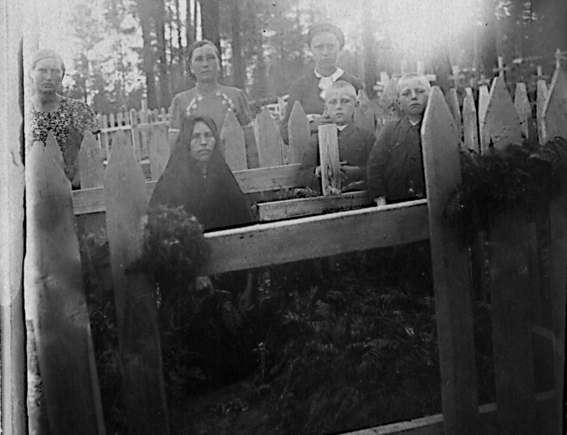 Zdjecie z pogrzebu Polaka, 1941 r. Kwitok, Rosja (Izba Pamięci Sybiraków) /Andrzej Sidor /Agencja FORUM