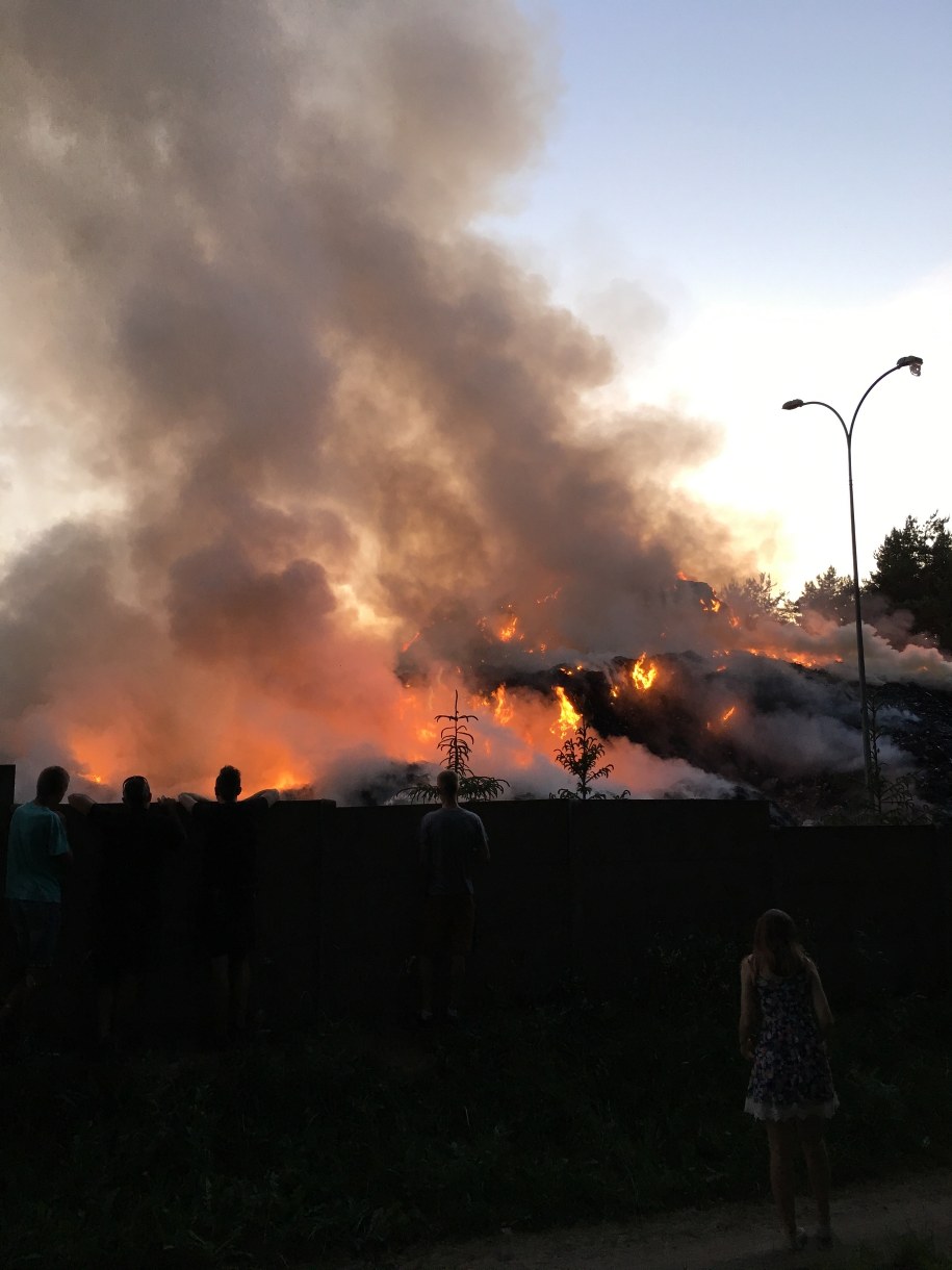 Zdjęcie z pożaru dostaliśmy na Gorącą Linię RMF FM /Gorąca Linia RMF FM /Gorąca Linia RMF FM