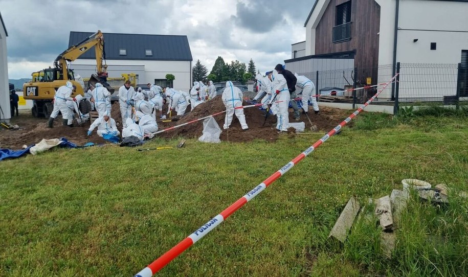 Zdjęcie z przekopywania działki w Lutoryżu /Policja