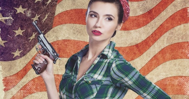 Zdjęcie z sesji pin up do gry Sniper Elite III: Afrika /materiały prasowe