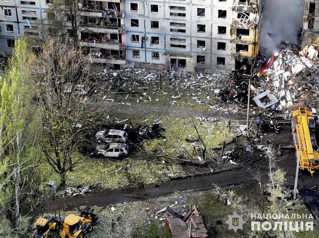 Zdjęcie z wczorajszego nocnego ostrzału Zaporoża /UKRAINE NATIONAL POLICE HANDOUT /PAP/EPA