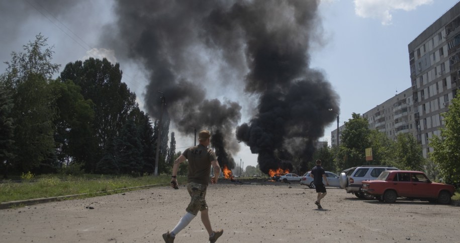 Zdjęcie z wtorkowego ataku sił rosyjskich na miejscowość Perwomajski w obwodzie charkowskim /GEORGE IVANCHENKO /PAP/EPA
