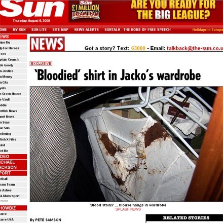 Zdjęcie zakrwawionej koszuli w szafie sypilani "Jacko" /