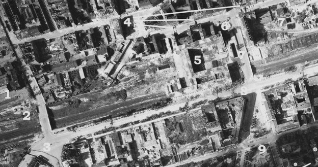 Zdjęcie zostało wykonane 30 sierpnia 1944 roku o godzinie 15:15 /S. Różycki/NARA /Odkrywca