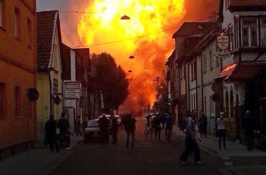 Zdjęcie zrobione telefonem komórkowym przez świadka wybuchu /PRIVAT /PAP/EPA