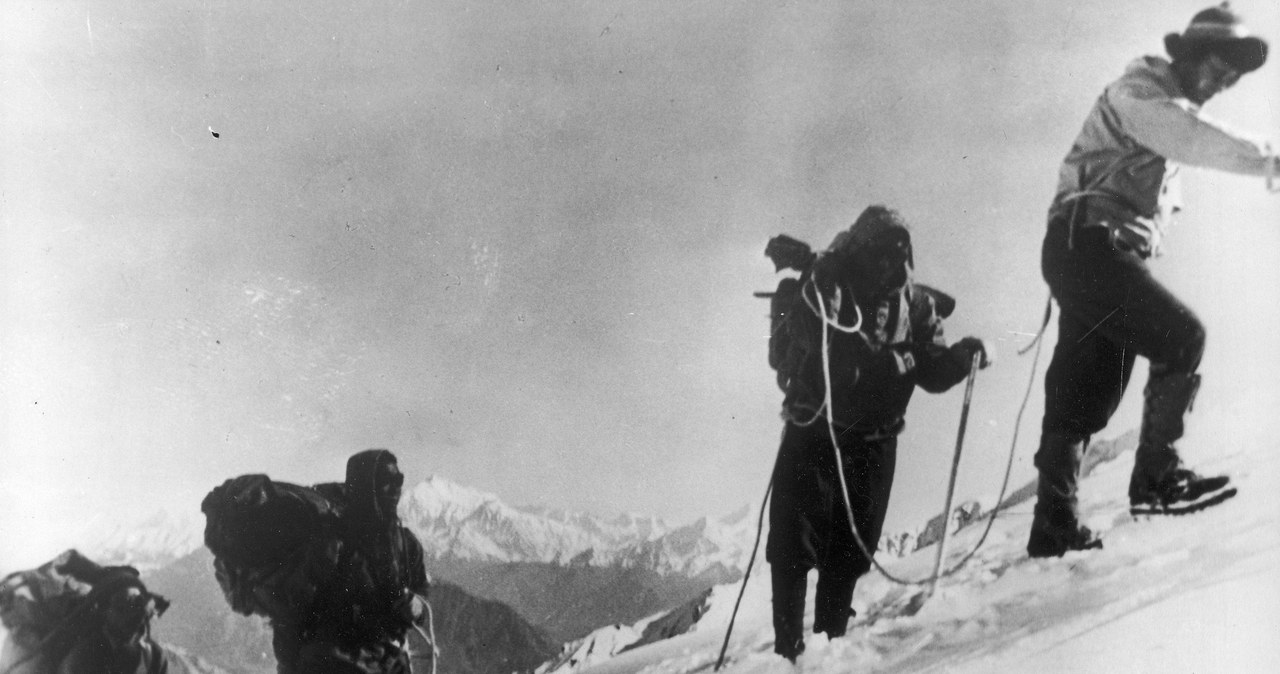 Zdobywanie szczytów Himalajów od lat przyciąga tłumy osób, które chcą sprostać temu wyzwaniu /Narodowe Archiwum Cyfrowe /Z archiwum Narodowego Archiwum Cyfrowego