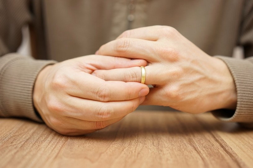 Zdrada jest jedną z najczęstszych przyczyn rozpadów małżeństw i związków /123RF/PICSEL