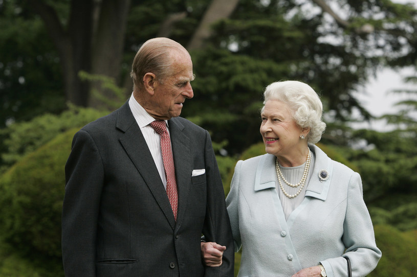 Zdrady księcia Filipa wychodziły na światło dzienne, mimo to para królewska nie rozstała się. /Tim Graham /Getty Images