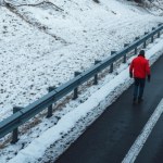 Zdradziła go czerwona kurtka. Pieszy na autostradzie okazał się złodziejem