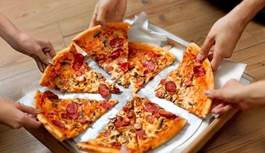 Zdradzili sekret na zachowanie smaku odgrzewanej pizzy. Internet ich pokochał