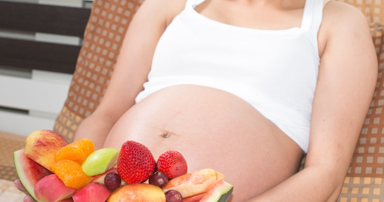 Zdrowa, zbilansowana dieta, bogata w witaminy, minerały, węglowodany złożone, wartościowe białka i pożądane tłuszcze przeciwdziała powikłaniom w trakcie ciąży /123RF/PICSEL