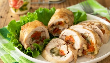 Zdrowe danie z indykiem w roli głównej. Na obiad zrób faszerowane filety 