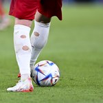 „Zdrowe” dziury w skarpetkach na mundialu w Katarze. Dlaczego piłkarze mają dziurawe skarpety?