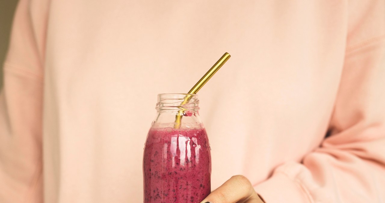 Zdrowe i pożywne śniadanie w kilka minut. Przygotuj tylko to smoothie ze śliwek. /Pixel