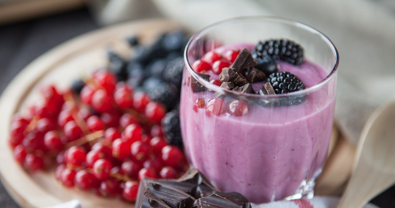 A dieta do painel permite lanches saudáveis, como chocolate escuro, mel e nozes. É importante manter a moderação/123rf/picsel