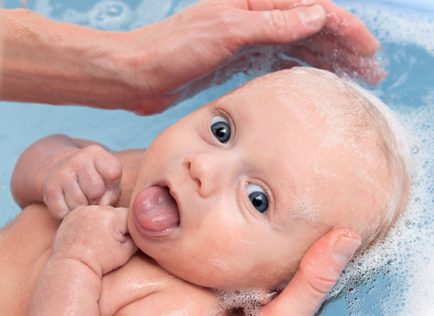 Zdrowej skórze nie zaszkodzi płyn do kąpieli dla dzieci /123RF/PICSEL