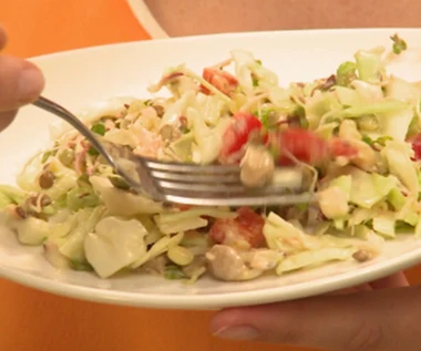 „Zdrowie na widelcu”. Sałatka z przeciwutleniaczami. Pomaga zapobiegać nowotworom