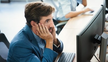 Zdrowotne sygnały, że masz dość swojej pracy. Objawy także w nocy 
