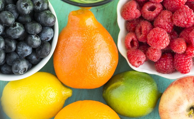 Zdrowsze starzenie dzięki czarnej herbacie, jagodom i owocom cytrusowym
