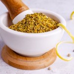 skórka z cytryny Zdrowszy od zwykłego pieprzu. Podkręca metabolizm, dostarcza witaminy C