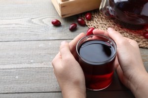 Zdrowy przysmak na zimę z babcinej spiżarni. Wypróbuj esencjonalny i pełen słodyczy sok 