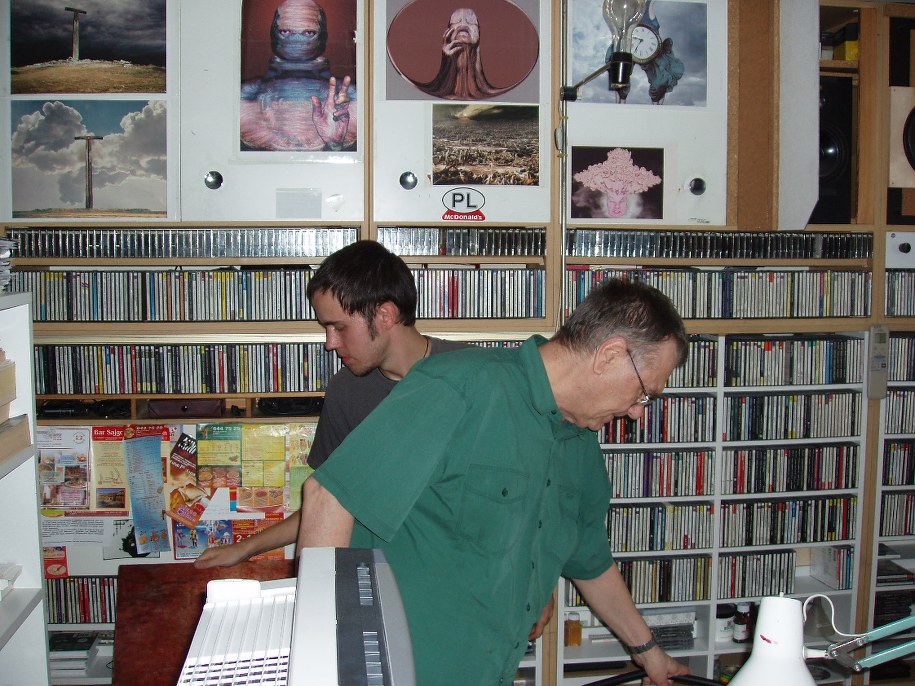 Zdzisław Beksiński wysłał tę fotografię Banachowi 14 października 2004 roku. Napisał: "Zdjęcie zabawne. Jak austriacki orzeł dwugłowy" /archiwum prywatne