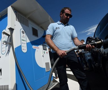 ZE PAK kupuje pierwsze stacje tankowania wodorem samochodów osobowych i autobusów - realizuje zieloną strategię