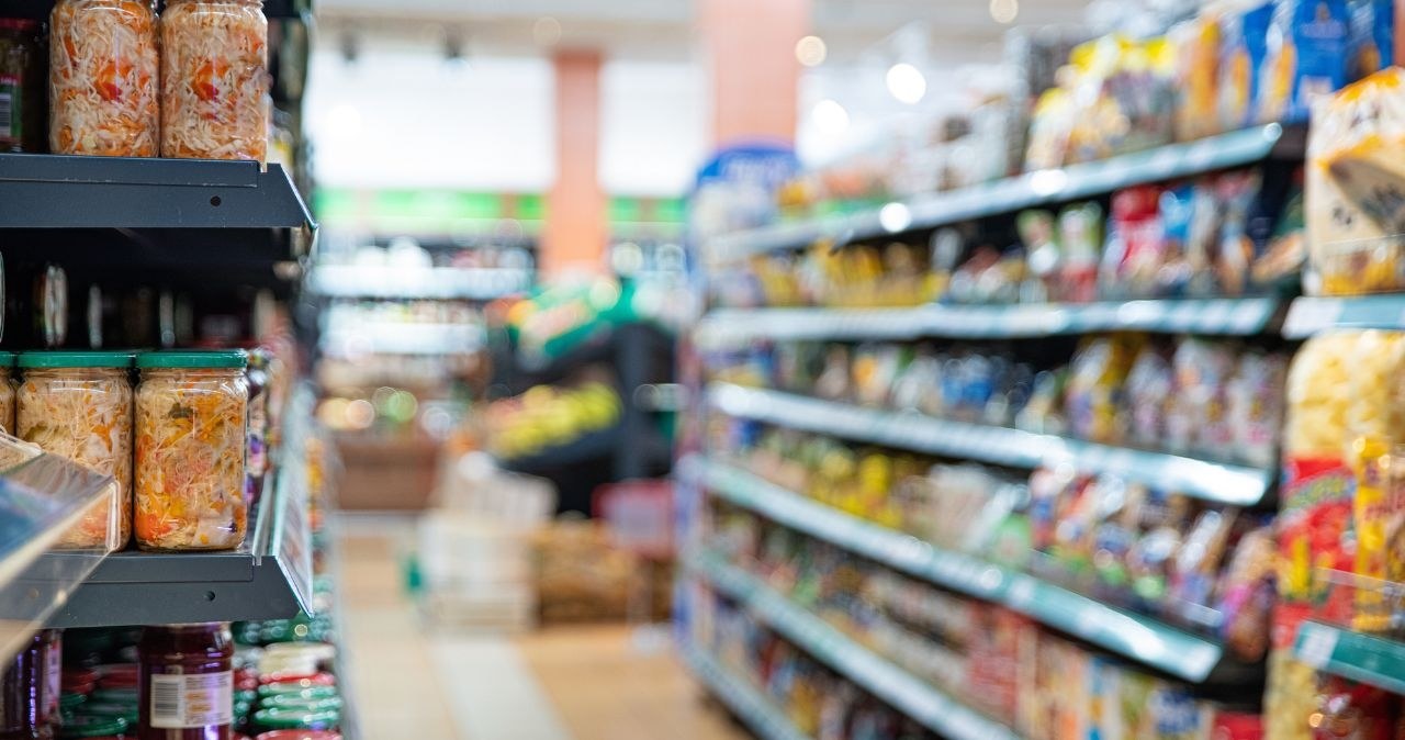 Ze sklepów muszą zniknąć popularne produkty! /adobestock /INTERIA.PL