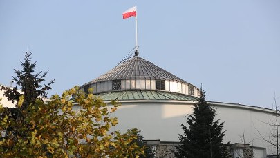 Ze Smoleńska prosto na Wiejską...