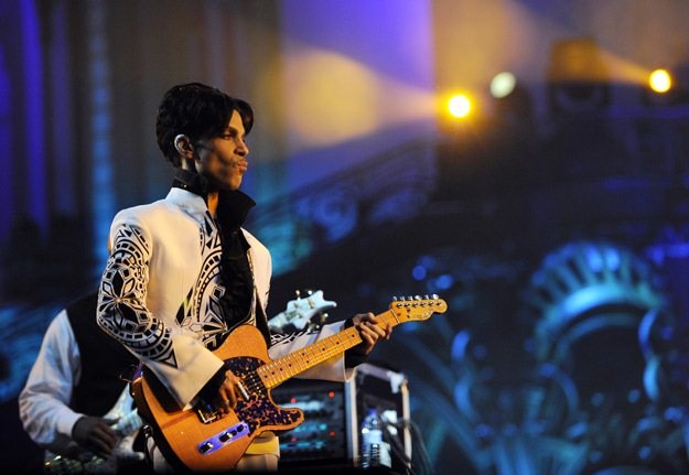 Ze względu na dorobek gwiazdą numer jeden należy uznać Prince'a /AFP