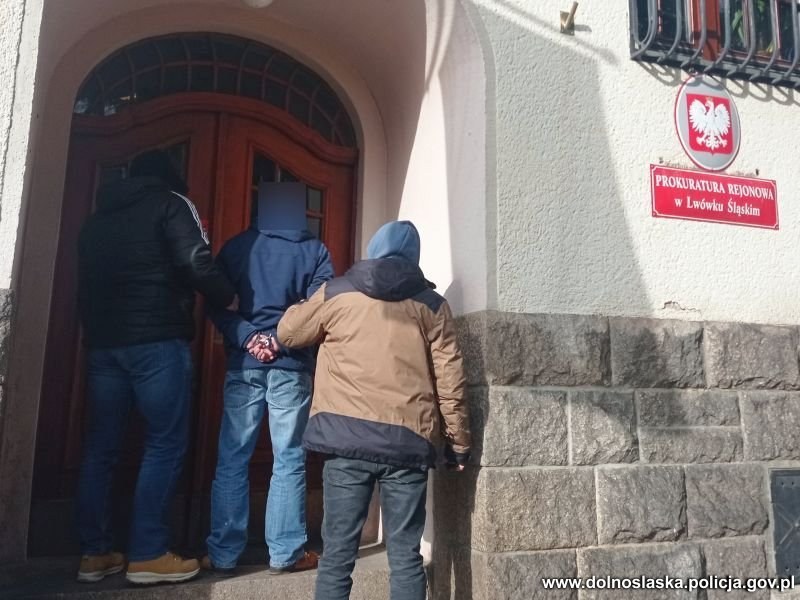 Zebrany przez śledczych materiał dowodowy pozwolił na skierowanie przez prokuraturę do sądu wniosku o tymczasowe aresztowanie /KWP Wrocław /
