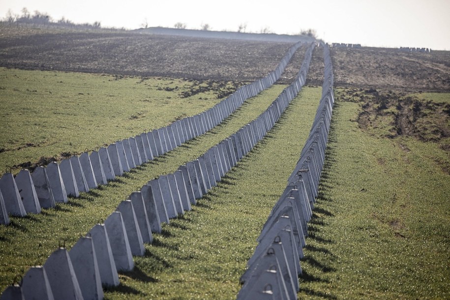 "Zęby smoka" w obwodzie chersońskim /	AA/ABACA /PAP/Abaca