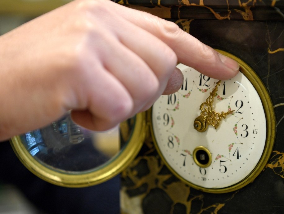 Zegar w zakładzie zegarmistrzowskim Dariusza Łobosa w Przemyślu /Darek Delmanowicz /PAP