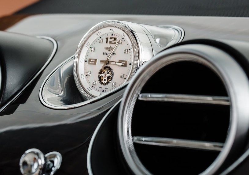 Zegarek Mulliner Tourbillion by Breitling, czyli najdroższa opcja w Bentleyu Bentaydze /Informacja prasowa
